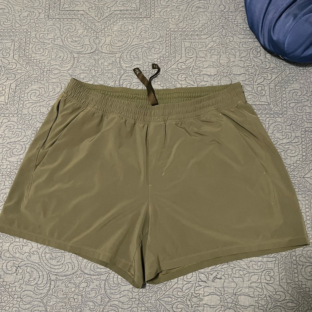 Lululemon pace breaker shorts XXL 5” inseam